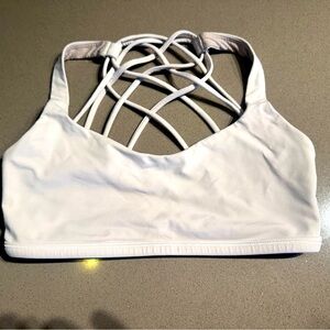 Lululemon Free to be wild bra size 4
